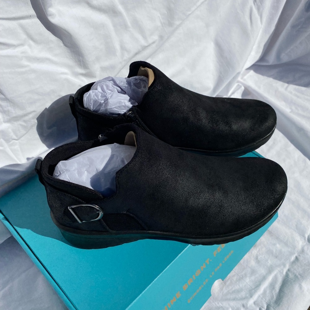BZEES WOMEN BOOTS